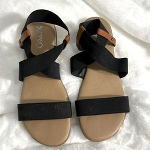 XOXO Footwear Bailor Flat Sandals Tan & Black. US SIZE 9.5